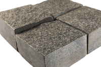 Гранитная брусчатка Габбро, карандаш 100х100 мм на дорожке | Купить гранитную брусчатку в Санкт-Петербурге | Мощение, ландшафтный дизайн