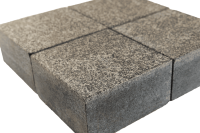 Гранитная брусчатка Габбро, пиленая 100х100 мм на дорожке | Купить гранитную брусчатку в Санкт-Петербурге | Мощение, ландшафтный дизайн
